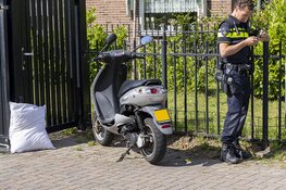 Scooterrijder gewond na botsing tegen auto in Boesingheliede