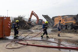 Veel rookontwikkeling bij brand in groenvoertuig in Lijnden