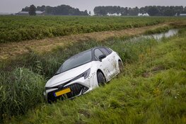 Weer auto de bocht uitgevlogen op de oprit naar de A9