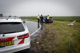 Weer auto de bocht uitgevlogen op de oprit naar de A9
