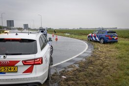 Weer auto de bocht uitgevlogen op de oprit naar de A9