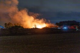 Grote hooistapel in brand in Nieuw-Vennep