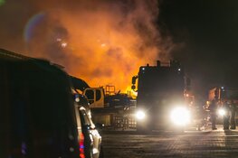 Grote hooistapel in brand in Nieuw-Vennep