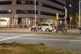 'Auto slaat meerdere keren over de kop in Hoofddorp'