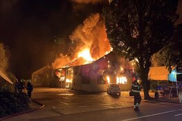 Uitslaande brand in Nieuw Vennep verwoest aquarium-speciaalzaak