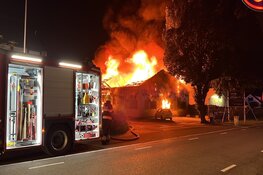 Uitslaande brand in Nieuw Vennep verwoest aquarium-speciaalzaak