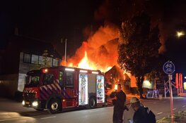 Uitslaande brand in Nieuw Vennep verwoest aquarium-speciaalzaak
