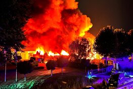 Uitslaande brand in Nieuw Vennep verwoest aquarium-speciaalzaak