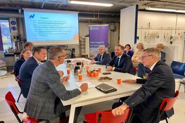 Minister De Jonge op werkbezoek in Hoofddorp