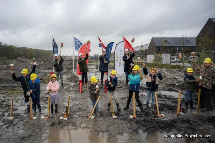 Eerste paal geslagen voor nieuw woonproject op Wickevoort