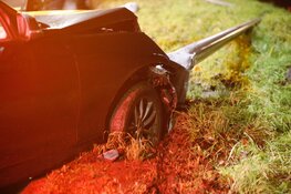 Automobilist onder invloed ramt lantaarnpaal