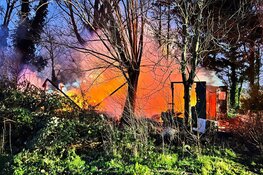 Brand in Badhoevedorp, hondentrainingsgebouw in brand