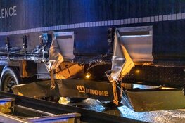 Vrachtwagen in vangrail door gladheid