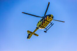 Auto te water na botsing met motorfiets