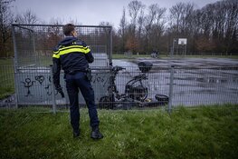 Brommer in brand gestoken bij de skatebaan in Zwanenburg