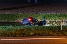 Auto te water gereden in Nieuw-Vennep