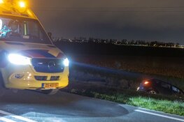 Auto te water gereden in Nieuw-Vennep