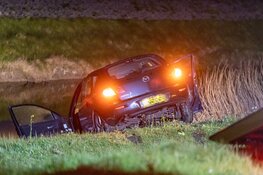 Auto te water gereden in Nieuw-Vennep