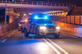 Twee auto`s botsen frontaal in Lijnden, automobilist aangehouden