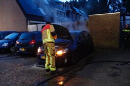 Auto door brand verwoest in Hoofddorp