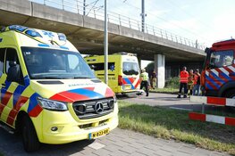 Auto te water in Hoofddorp, twee gewonden