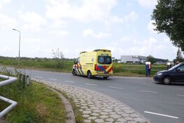 Bestelbus en auto botsen in Vijfhuizen