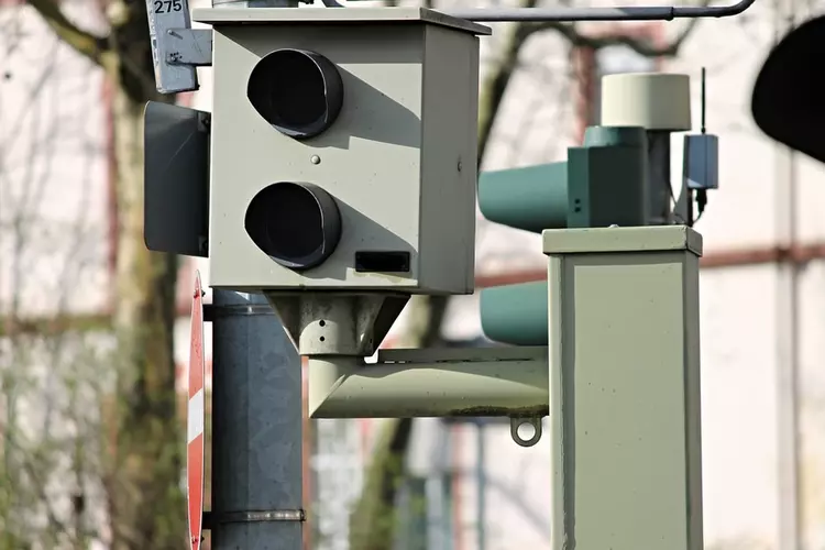 Flitspaal Van Heuven Goedhartlaan Hoofddorp gaat aan