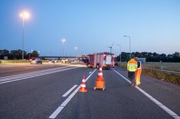 Auto vliegt in brand op A4