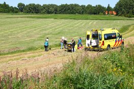 Quad rijdt sloot in in Halfweg
