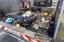 Vuilwagen in de brand gevlogen op knooppunt Raasdorp