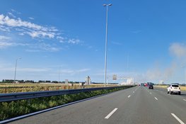 Auto vat vlam op de A4, weg tijdelijk afgesloten