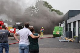 Grote brand bij Timmerbedrijf in Hoofddorp