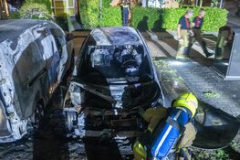 Vermoedelijke brandstichting, drie auto`s beschadigd