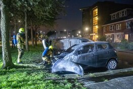 Vermoedelijke brandstichting, drie auto`s beschadigd