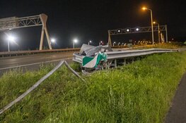 Automobiliste onder invloed raakt van de weg op A9