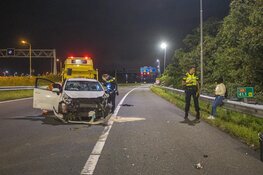 Automobiliste onder invloed raakt van de weg op A9