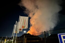 Brand bij afvalverwerkingsbedrijf in Vijfhuizen