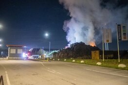 Brand bij afvalverwerkingsbedrijf in Vijfhuizen