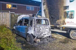 Autobrand in Hoofddorp, ook bakwagen beschadigd
