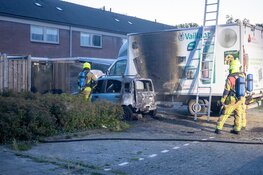 Autobrand in Hoofddorp, ook bakwagen beschadigd