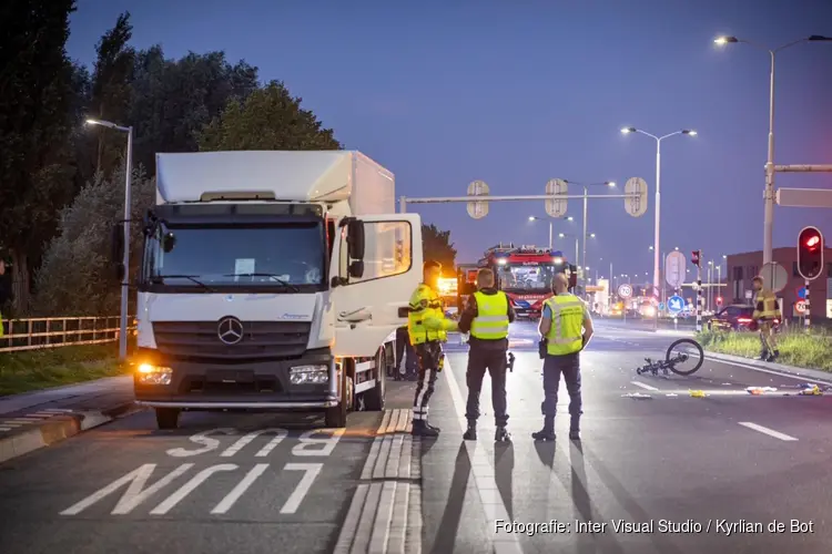 Fietser gereanimeerd na ongeval met vrachtwagen