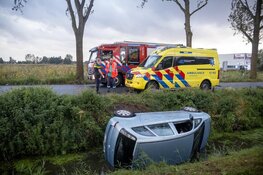 Verlaten auto te water in Vijfhuizen