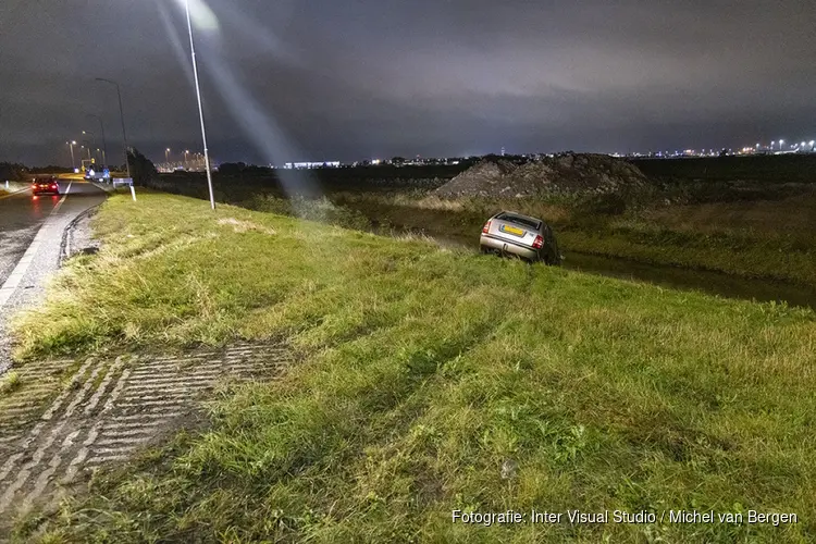 Weer auto te water bij beruchte oprit A9 bij Lijnden