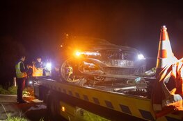 Auto over de kop in Cruquius