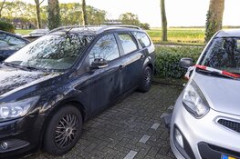 Politie doet onderzoek bij brandstichting auto`s aan de Inlaag in Zwanenburg