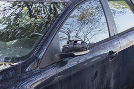 Politie doet onderzoek bij brandstichting auto`s aan de Inlaag in Zwanenburg