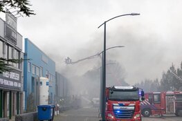 Grote brand in Nieuw-Vennep: NL-Alert gegeven en mogelijk verdachte omstandigheden