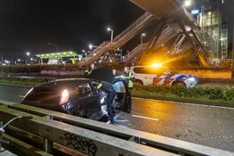 Automobilist vlucht na ongeluk in Halfweg