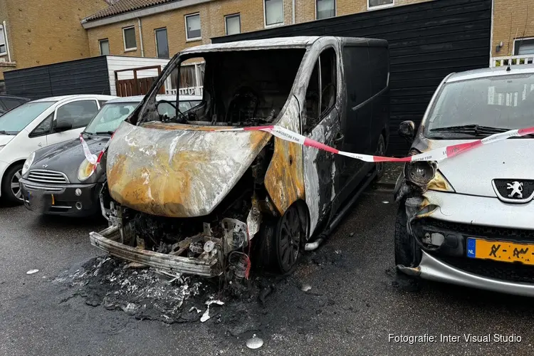 Bestelbus in brand in Hoofddorp