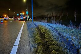 Auto te water nabij Schiphol